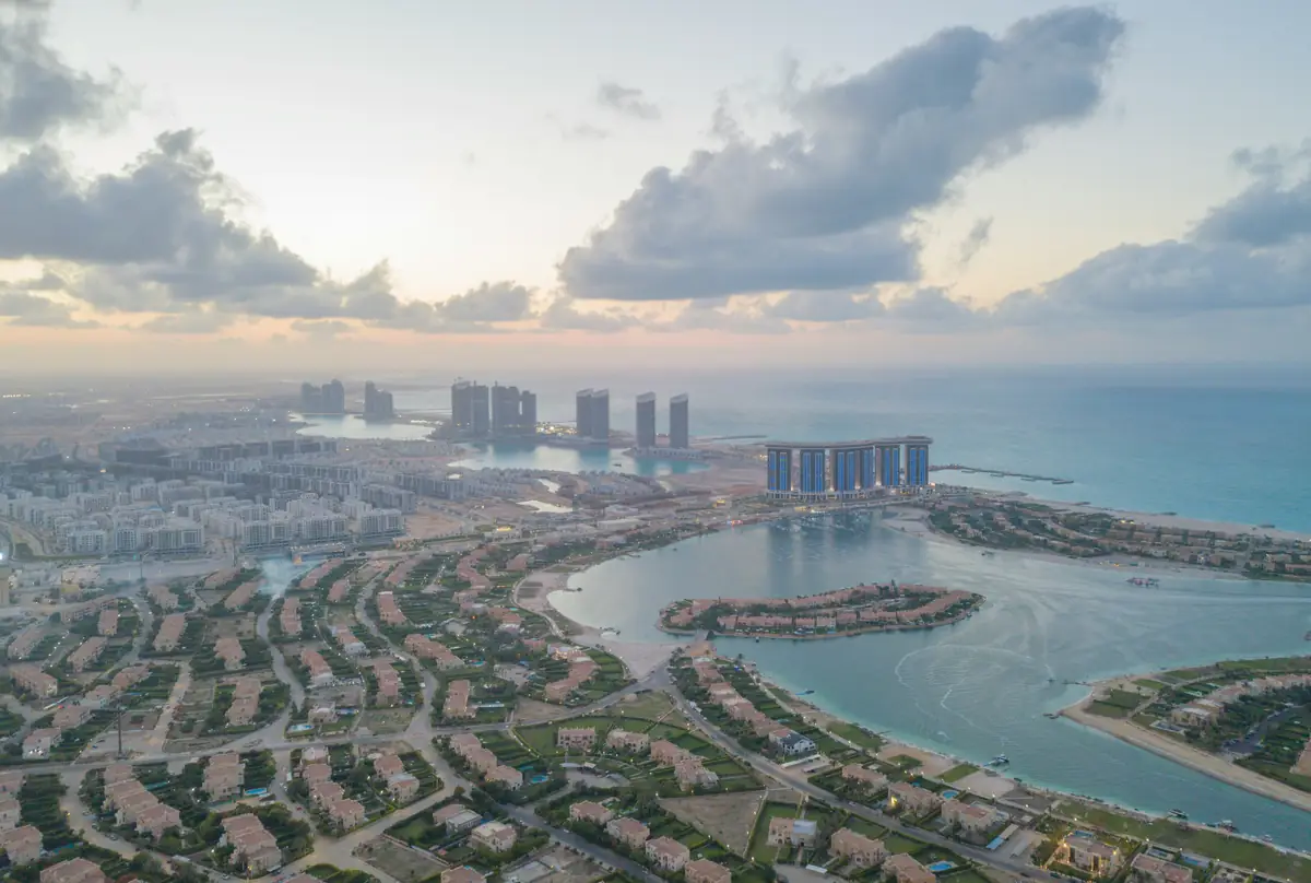 أبراج العلمين الجديدة على البحر من الأعلى