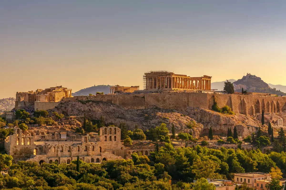 الأكروبوليس فوق مدينة أثينا