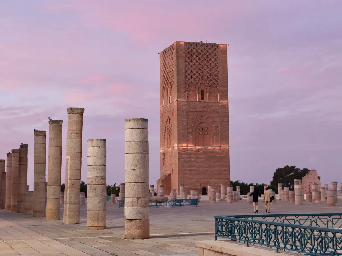صومعة حسان وأعمدة المسجد التاريخي في الرباط