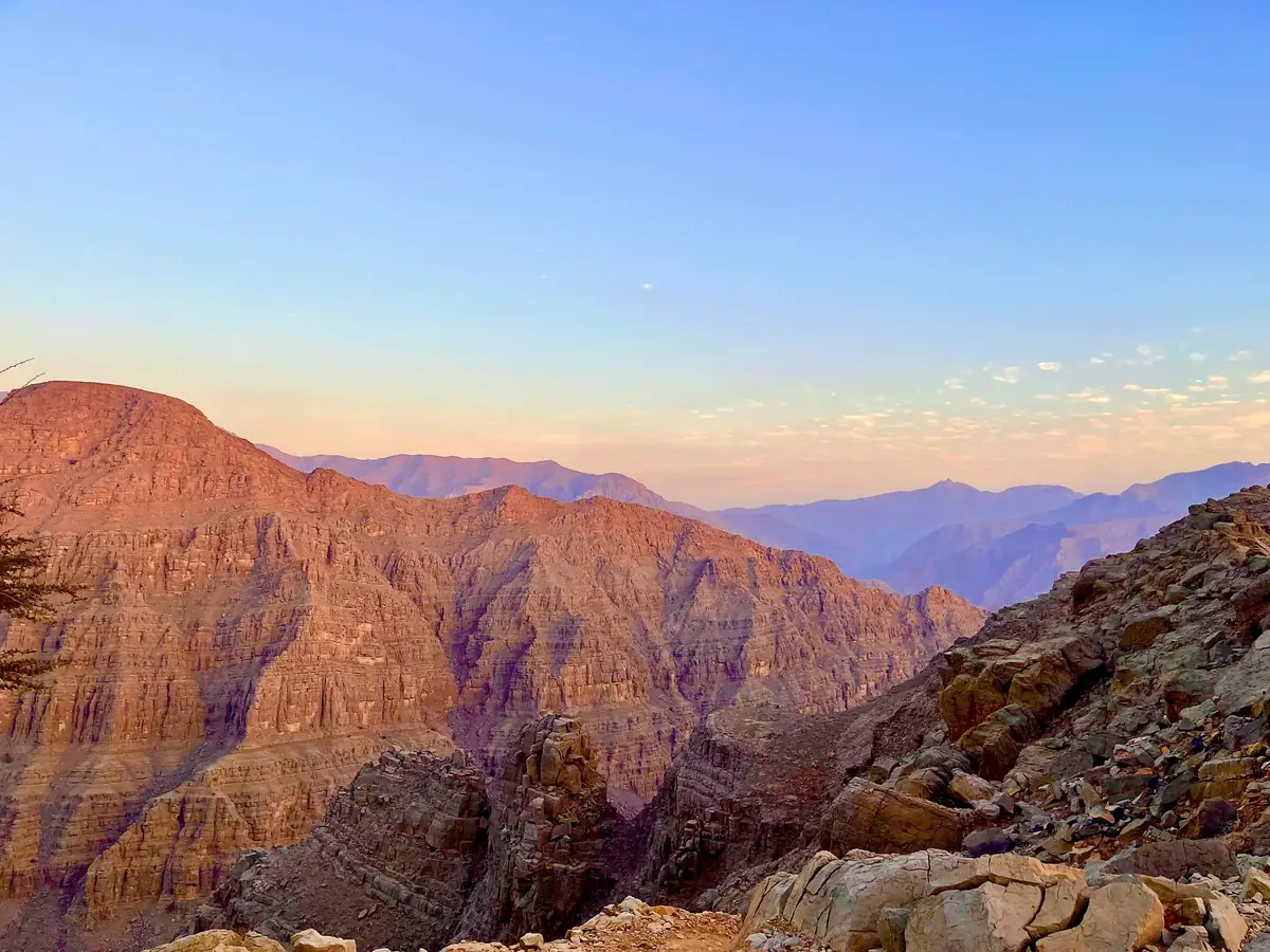 جبال وادي شحة في رأس الخيمة وقت الغروب